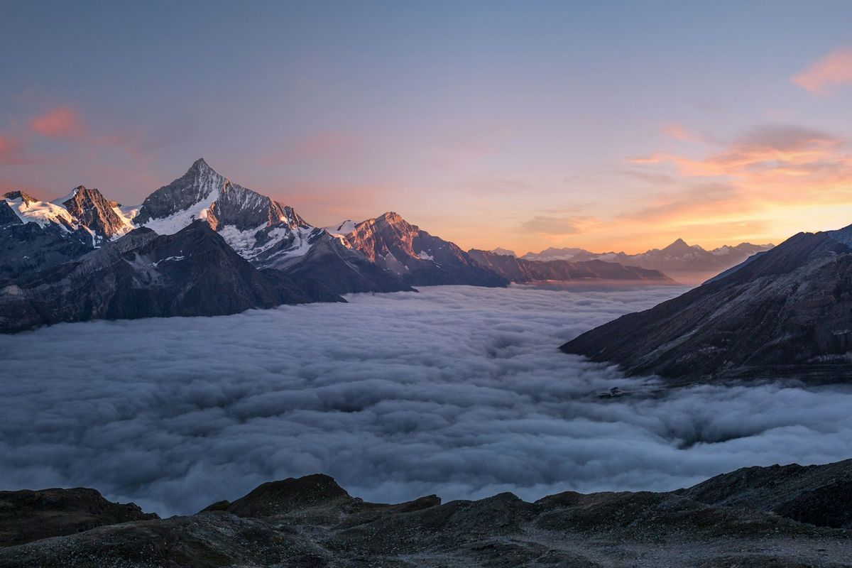 Montañas al amanecer, símbolo de esperanza